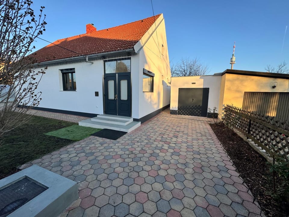 Property building, Day, Neighbourhood, Street view