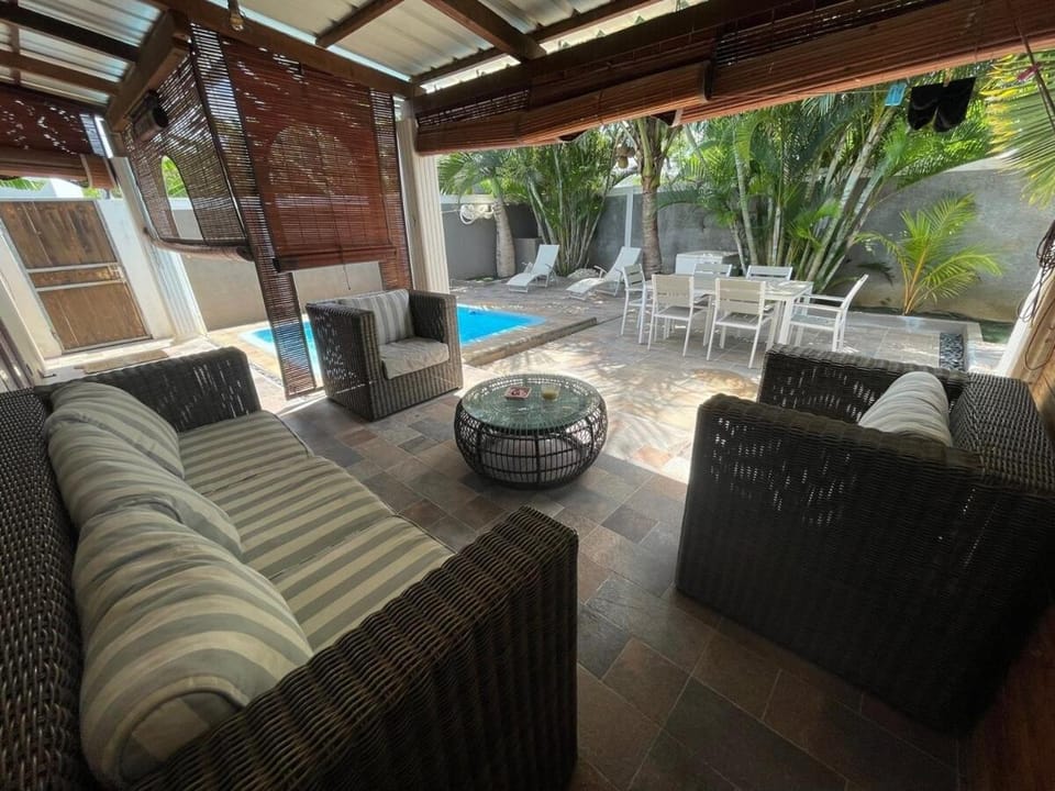 Jolie petite villa à Trou aux biches à 200 m de la plage House in Pointe aux Biches