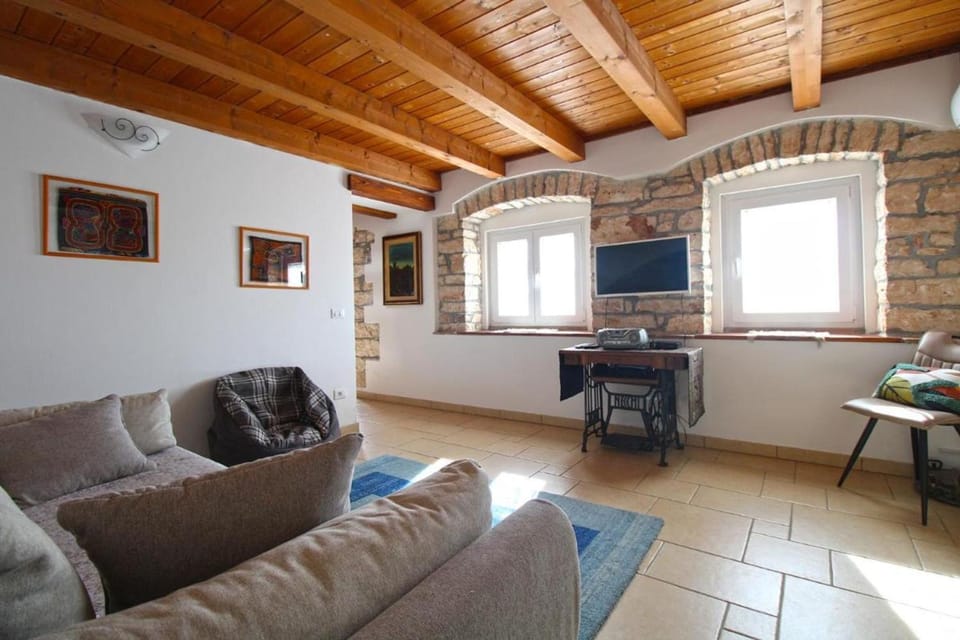 Communal lounge/ TV room, TV and multimedia, Living room