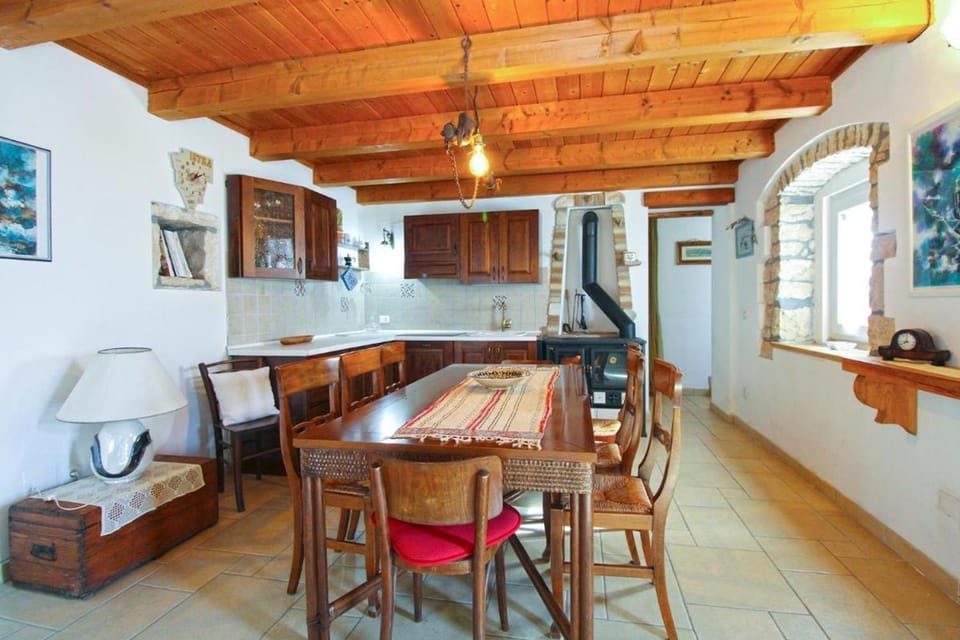 Dining area, kitchen