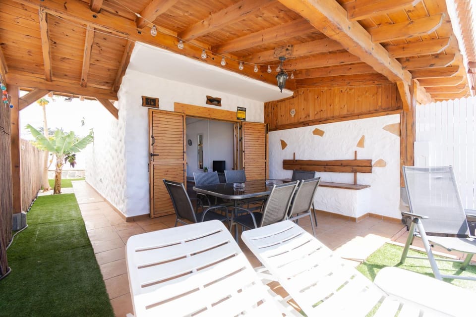 Patio, Seating area, Dining area, sunbed