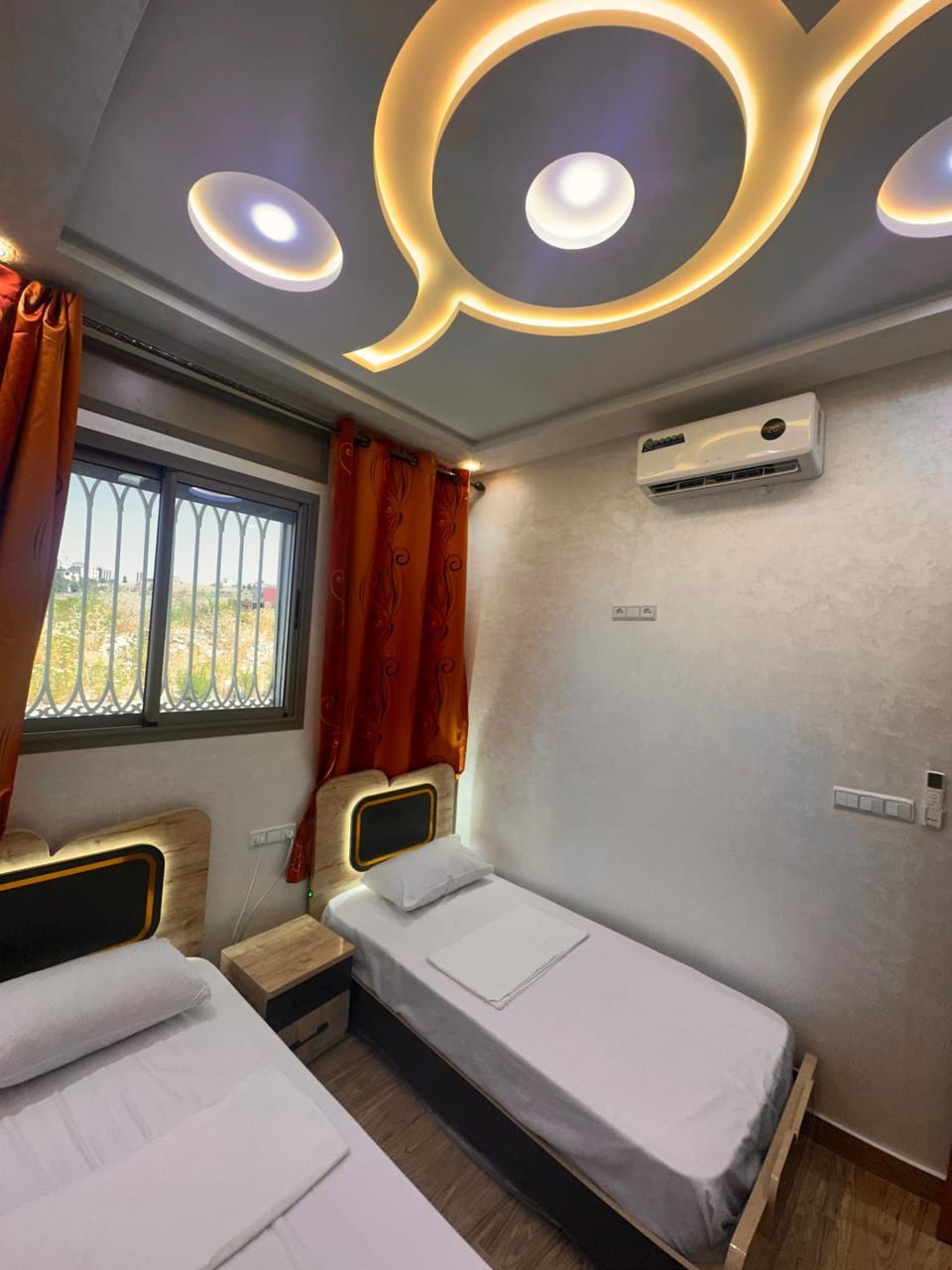 Bed, Photo of the whole room, Bedroom, air conditioner