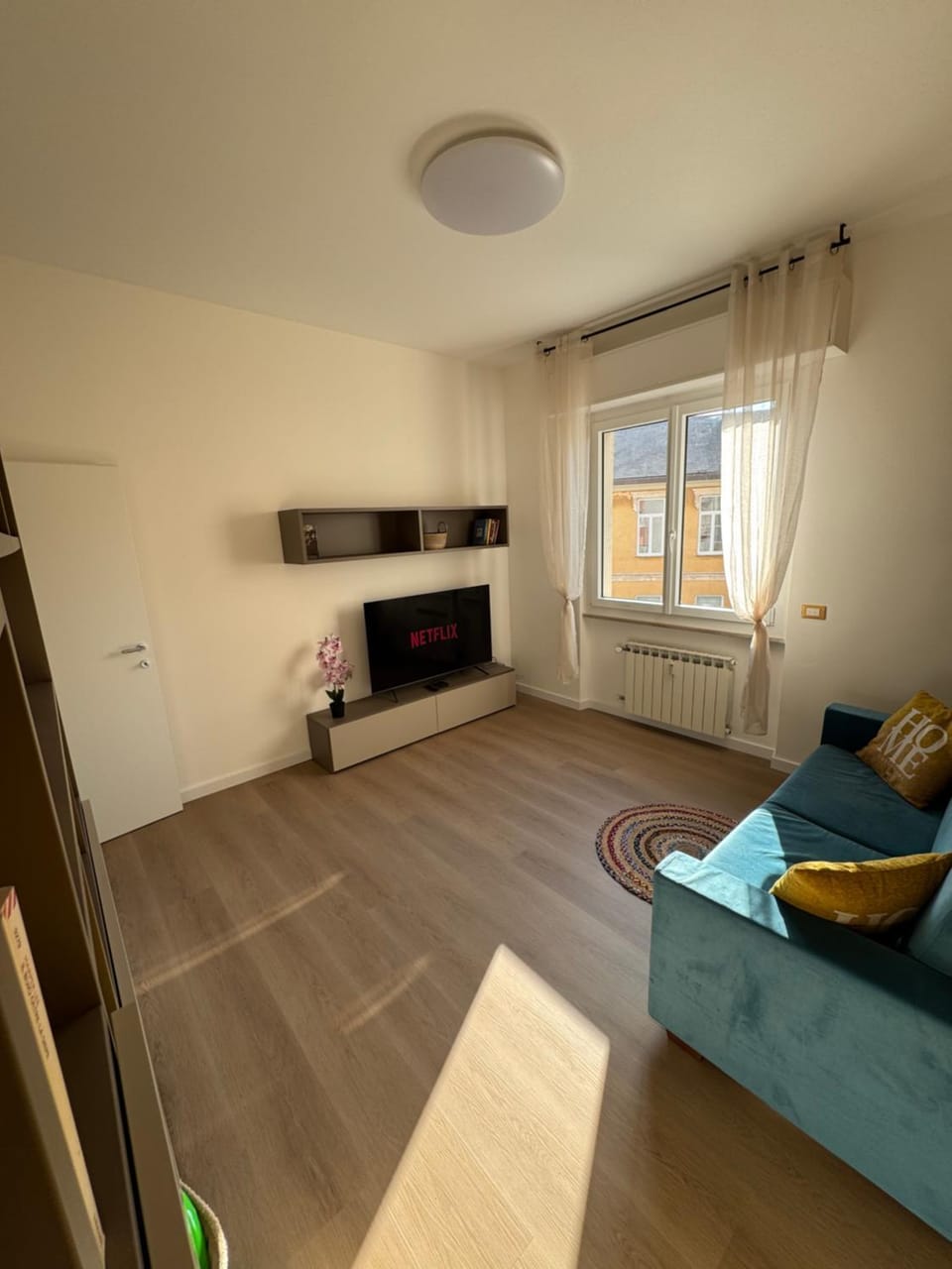 Communal lounge/ TV room, TV and multimedia, Living room, Seating area, Evening entertainment