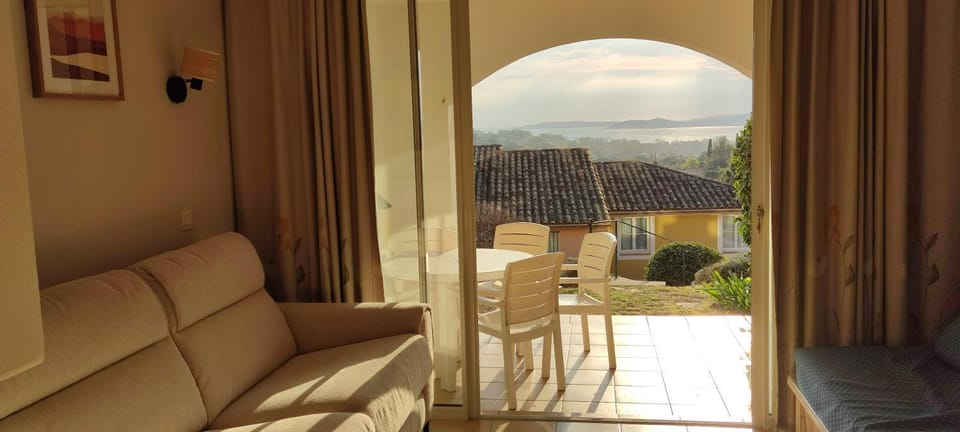 Patio, Natural landscape, View (from property/room), Balcony/Terrace, Living room