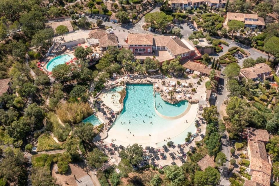 Natural landscape, Bird's eye view, Swimming pool, Swimming pool, sunbed