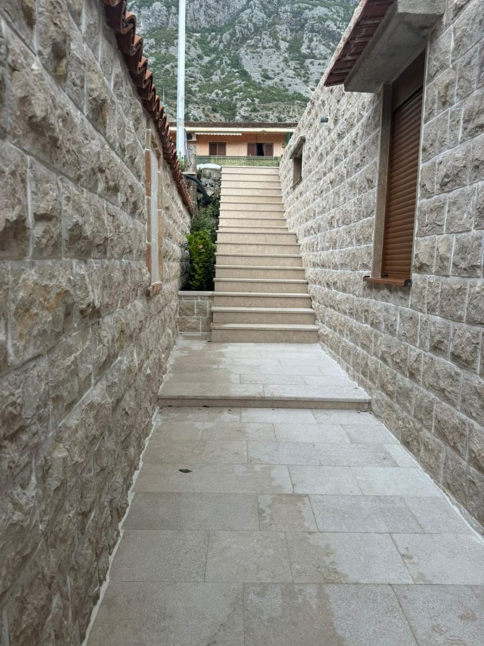 Alex Studio 50m from the sea,free private parking Apartment in Dobrota
