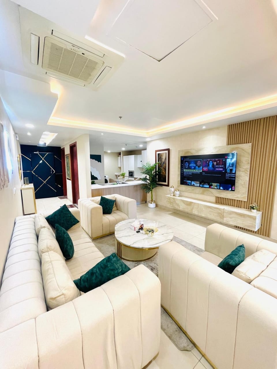 Communal lounge/ TV room
