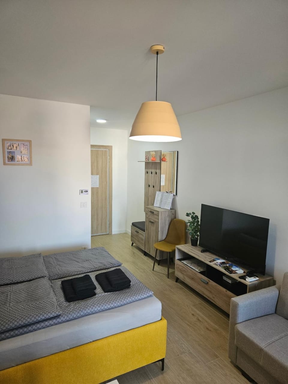 TV and multimedia, Photo of the whole room