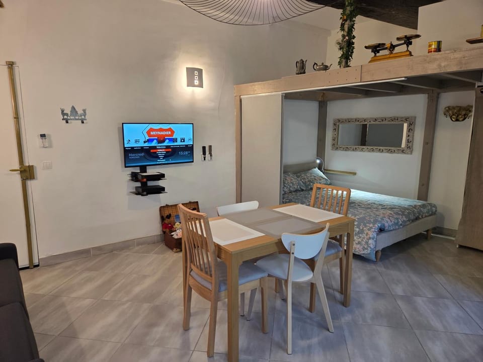 TV and multimedia, Living room, internet