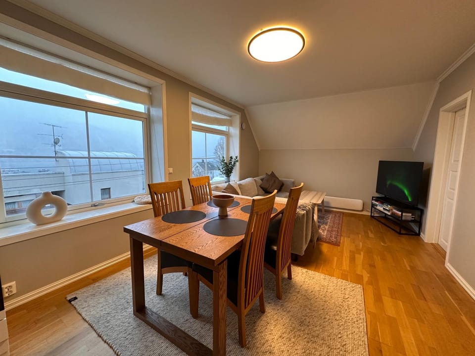 TV and multimedia, Living room, Dining area