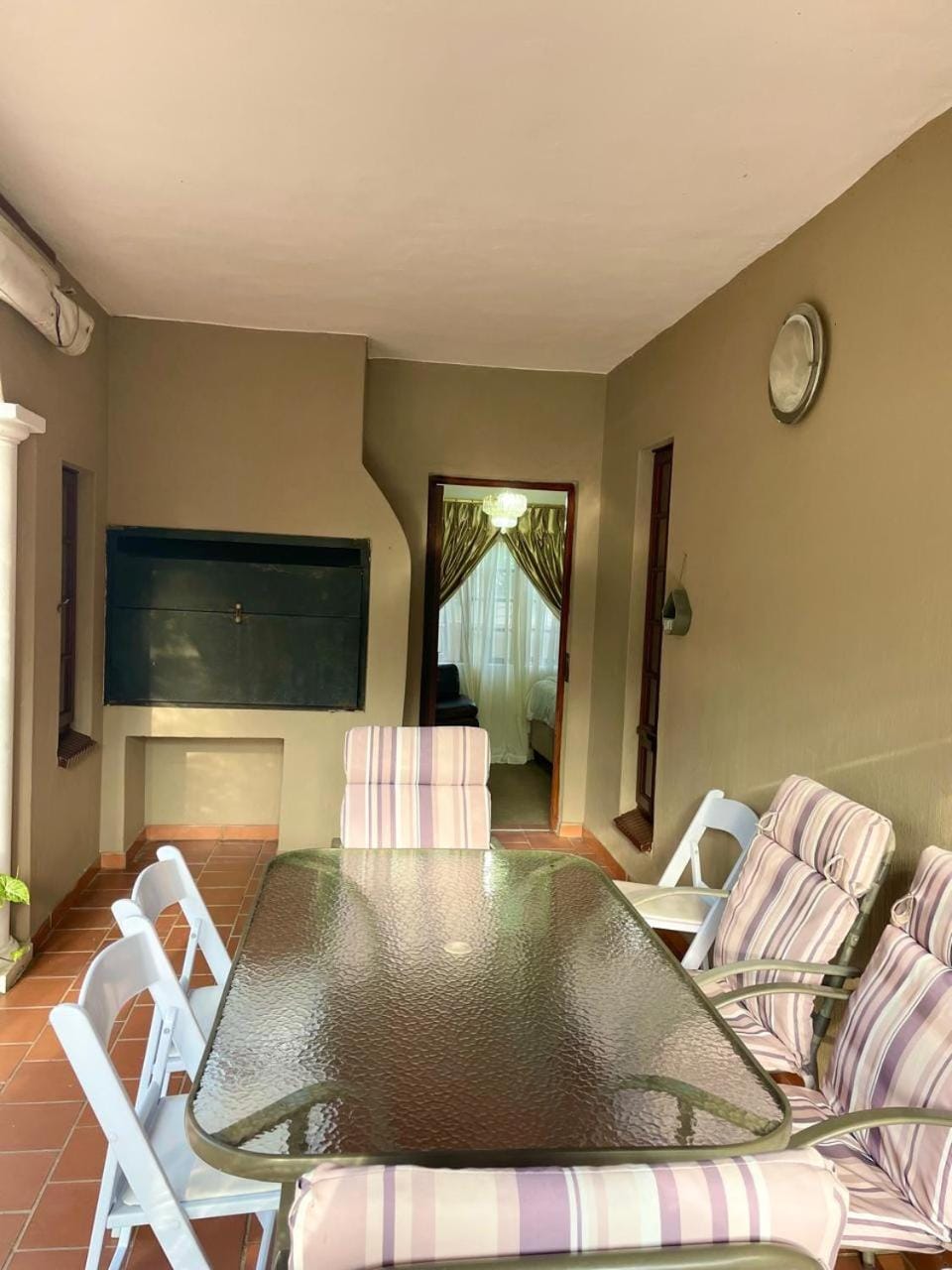 Seating area, Dining area