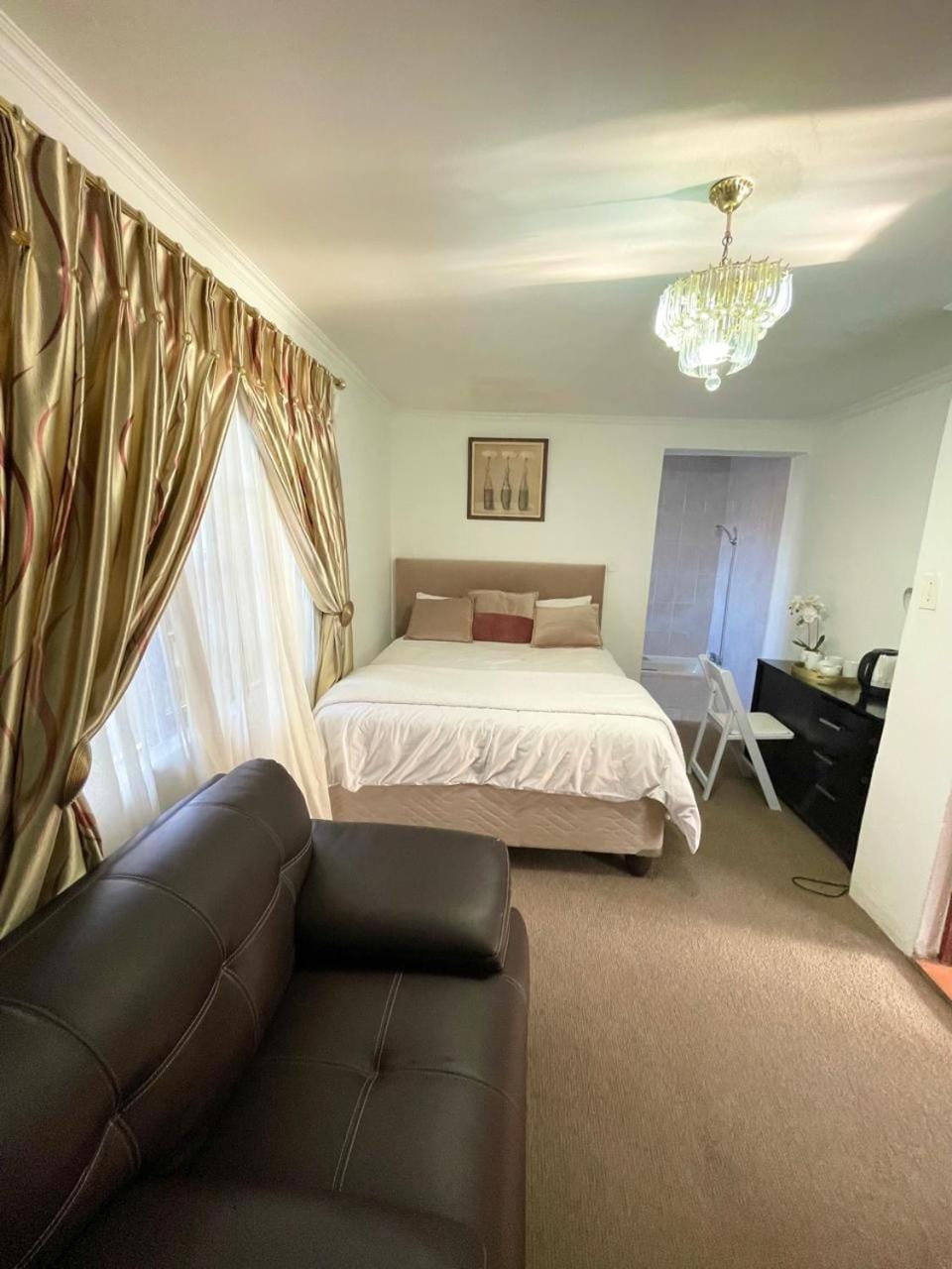 Living room, Photo of the whole room, Bedroom