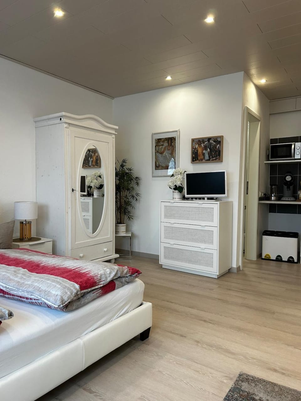 Photo of the whole room