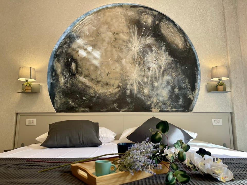 Bed, Photo of the whole room, Decorative detail, Bedroom