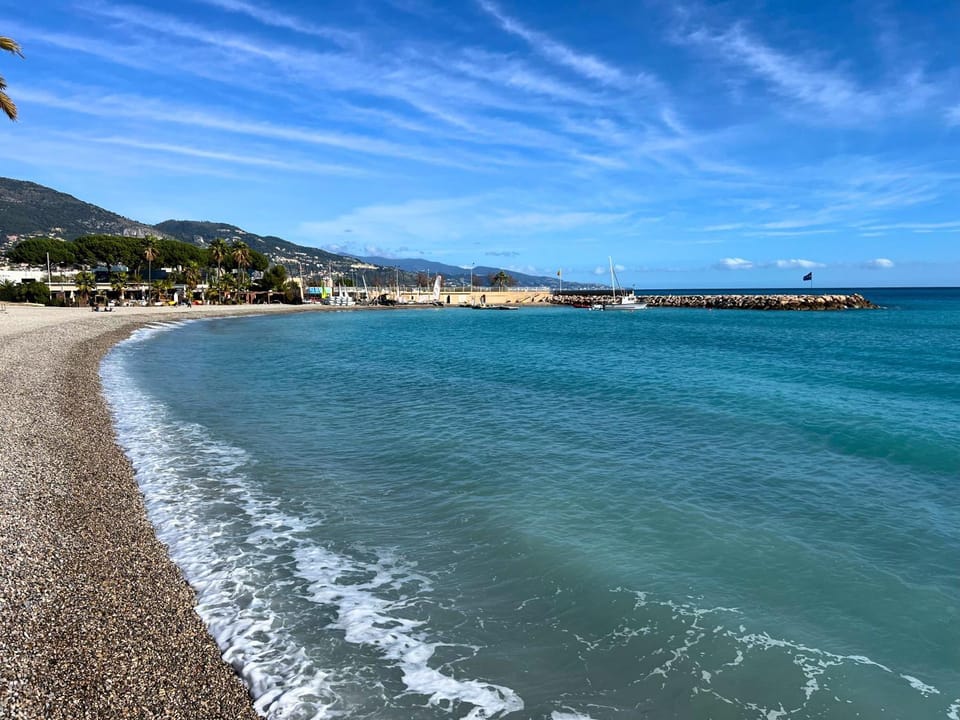 Magnificent apartment with garden on the beach Apartment in Roquebrune-Cap-Martin