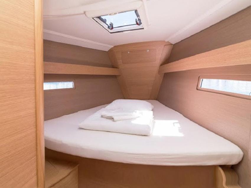 Rent a Cabin on a Sailing Yacht! Cabin in Pula