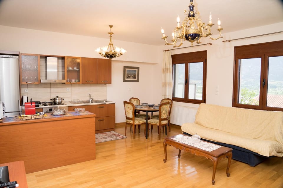 Kitchen or kitchenette, Seating area, Dining area
