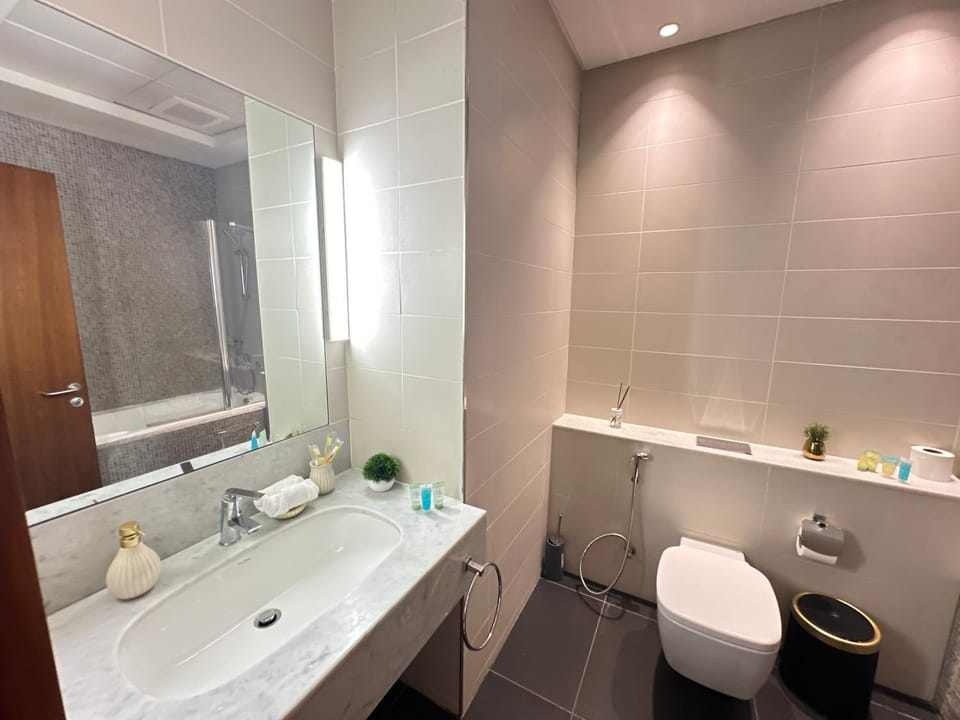 Central Park towers Difc suite kings House in Dubai