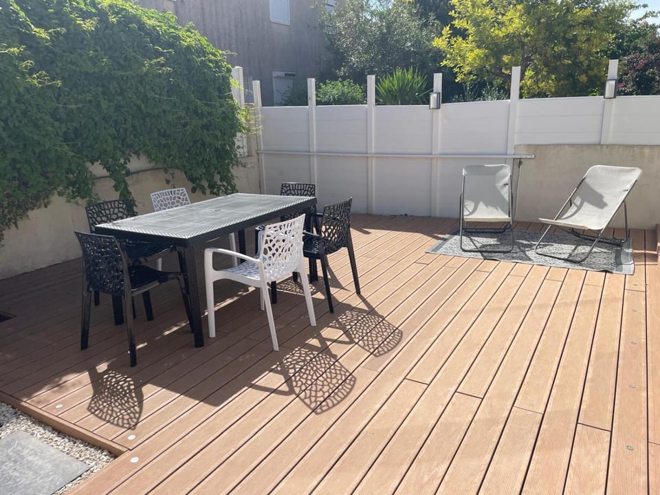 Patio, Dining area