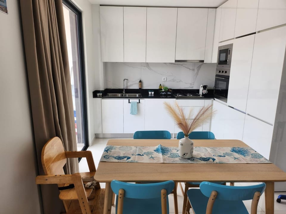 Kitchen or kitchenette, Living room, Dining area, stove