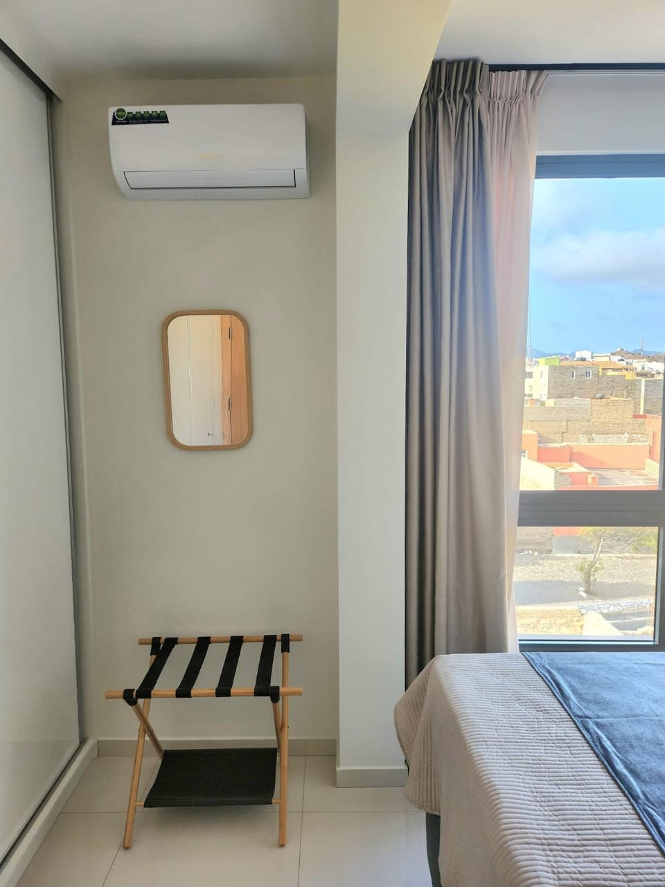 Bedroom, air conditioner