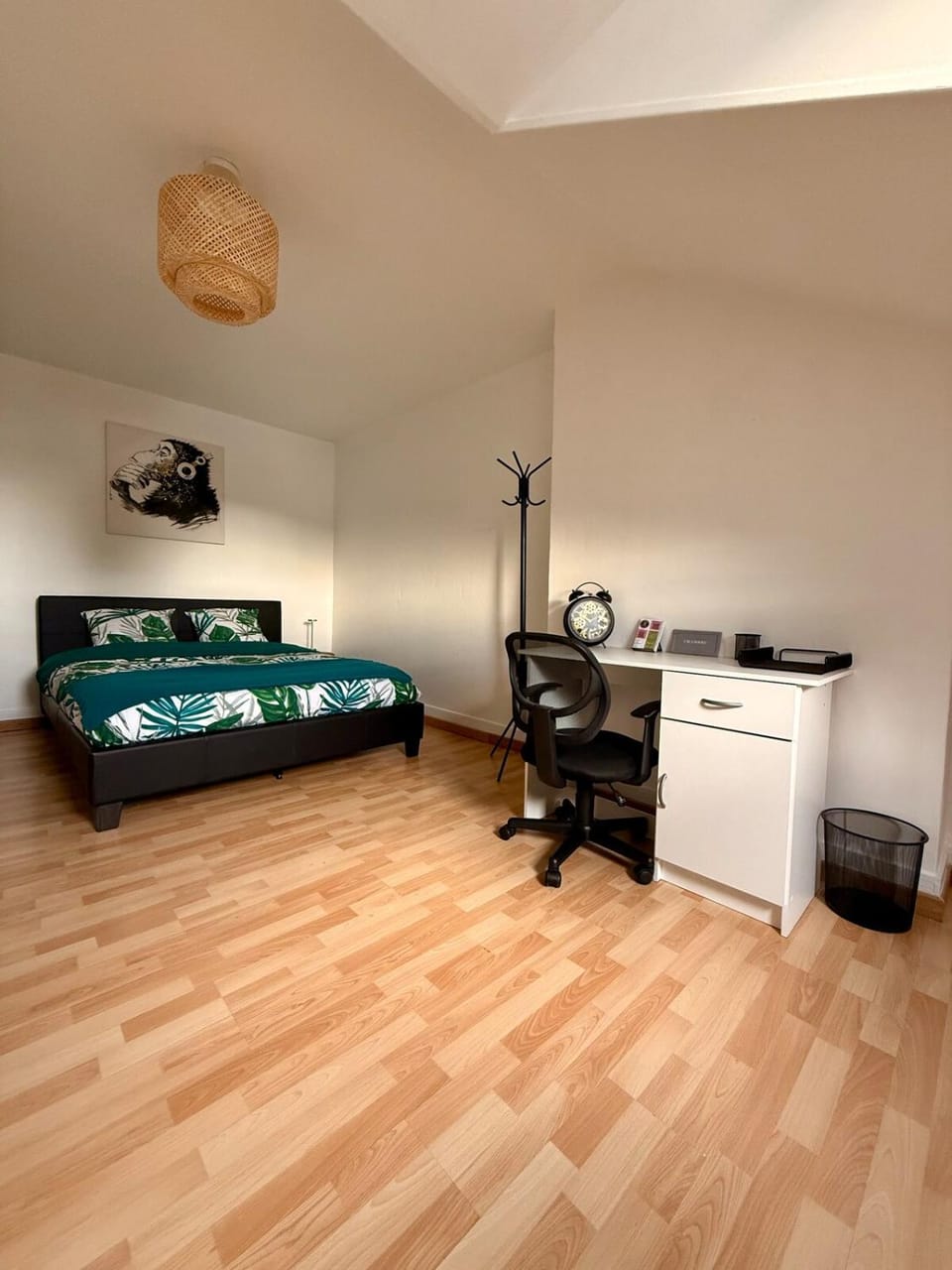 Photo of the whole room, Bedroom
