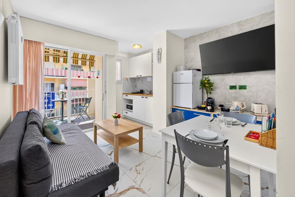 Appartement Vue mer avec Piscine et Parking Privé Apartment in Roquebrune-Cap-Martin