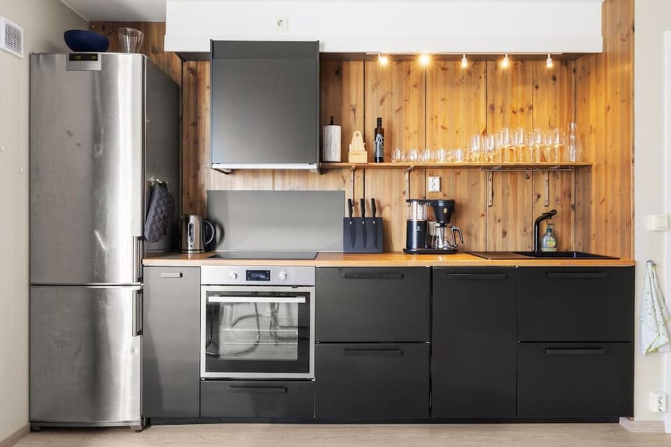 Coffee/tea facilities, Kitchen or kitchenette, dishwasher, oven, stove