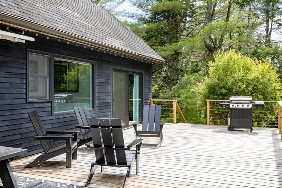Best Location! Mountain Retreat on 7 Acres with Pond House in Stowe