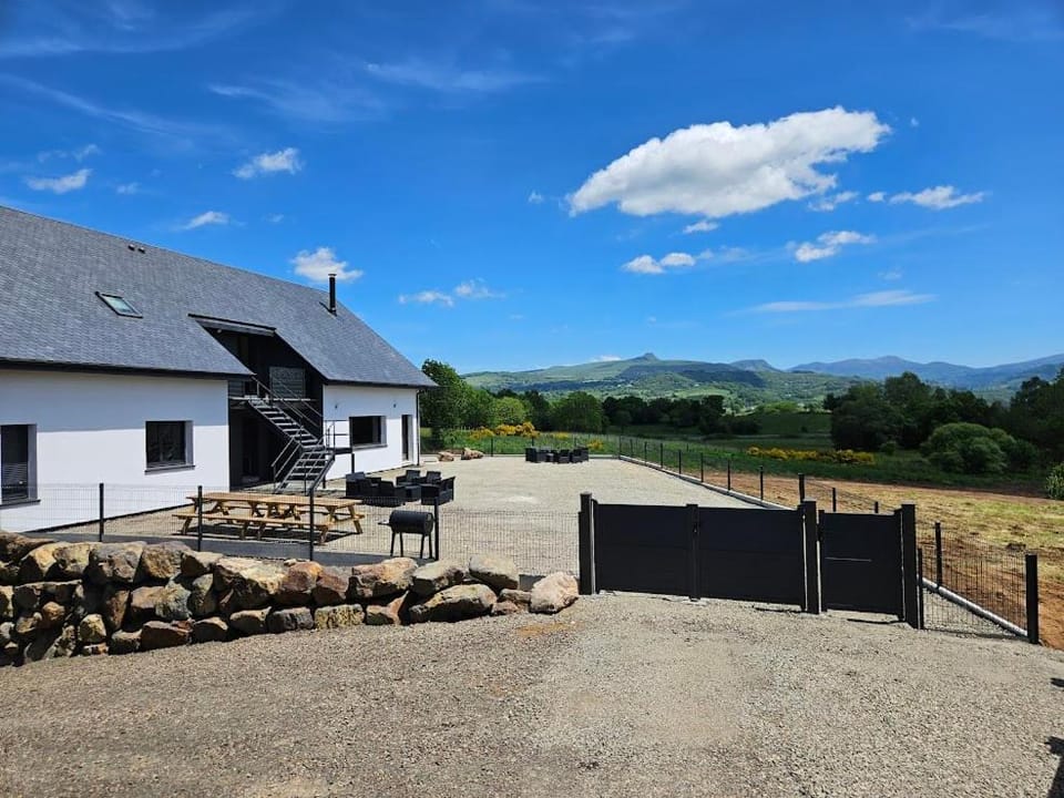 Logement proche Bourboule 12 personnes House in Auvergne-Rhône-Alpes