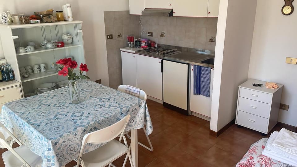 trilocale con ampio terrazzo e posto auto a 2 passi dal mare Apartment in Albenga