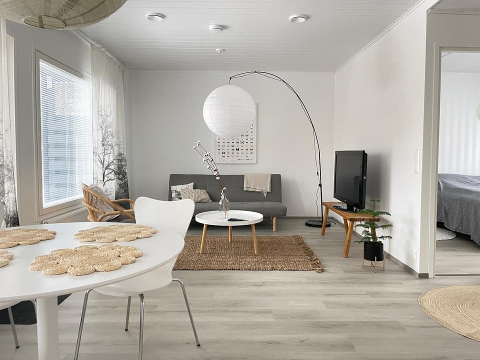 TV and multimedia, Living room, Seating area, Dining area