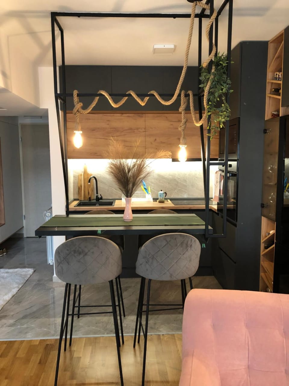 Kitchen or kitchenette, Dining area