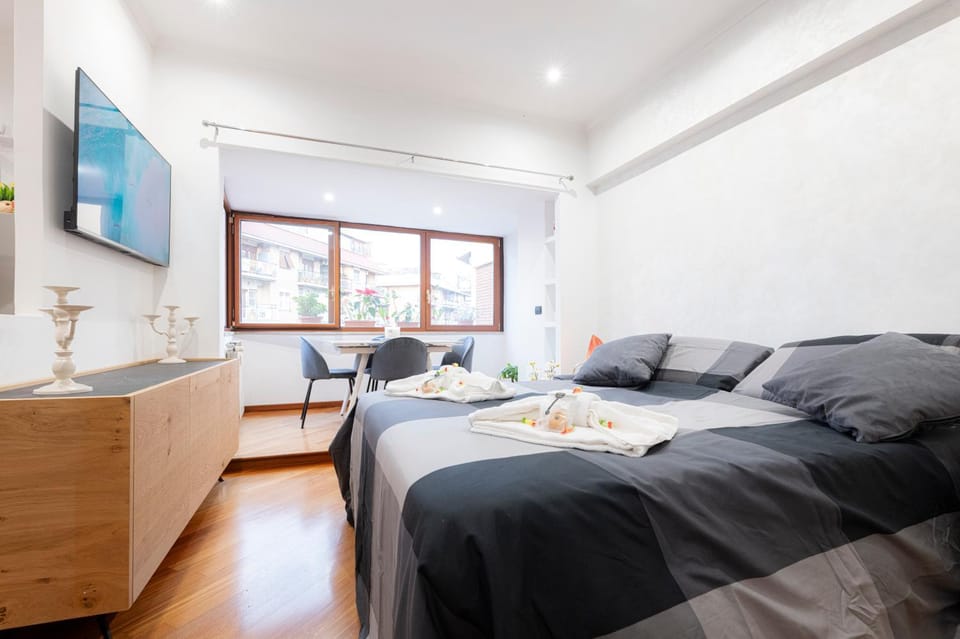 Bed, TV and multimedia, Lounge or bar