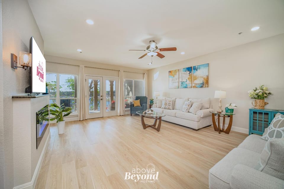 Blue Hues & Lake Views House in Lago Vista