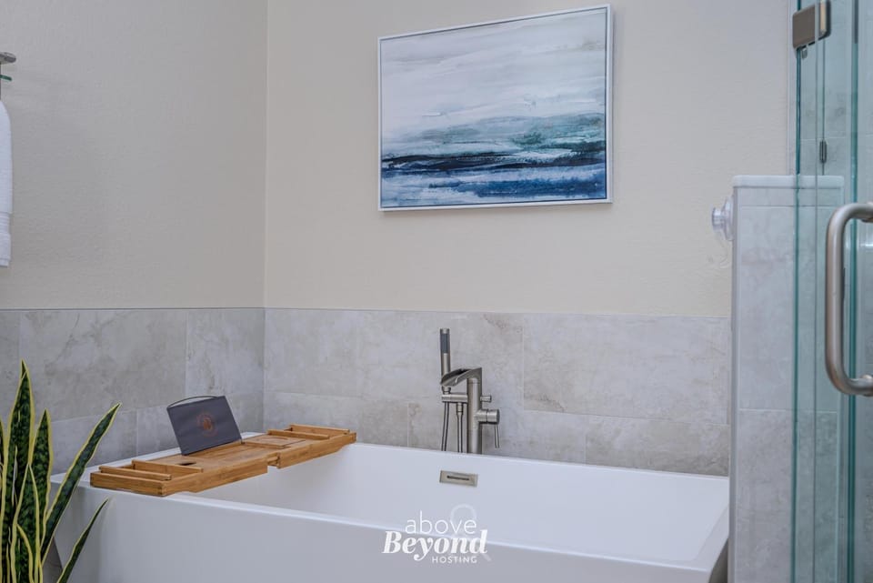 Blue Hues & Lake Views House in Lago Vista