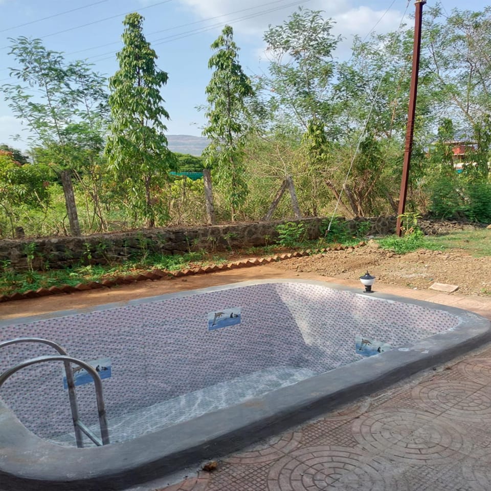 Property building, Day, Swimming pool