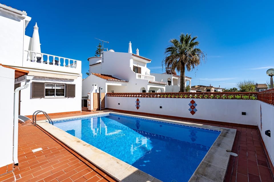 Pool view, Swimming pool, sunbed