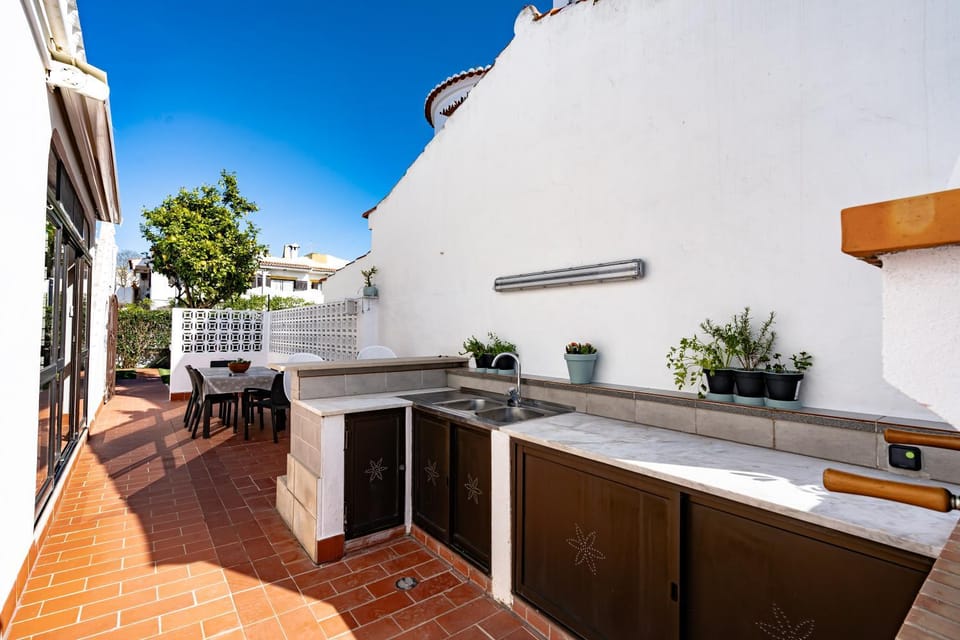 Patio, BBQ facilities, Dining area