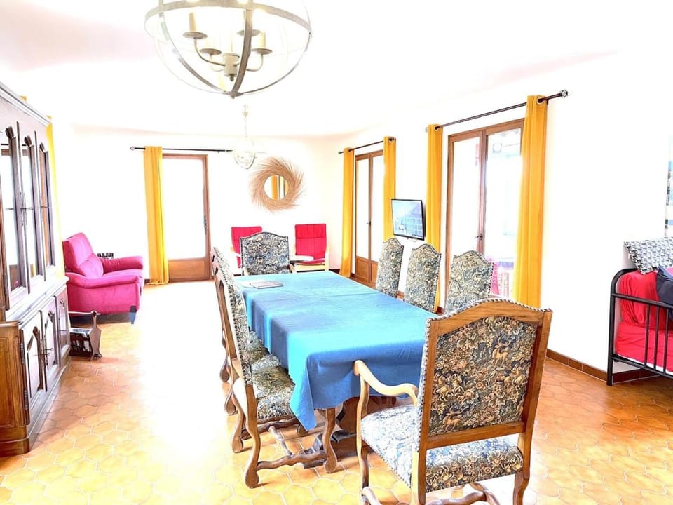 Communal lounge/ TV room, Living room, Seating area, Dining area