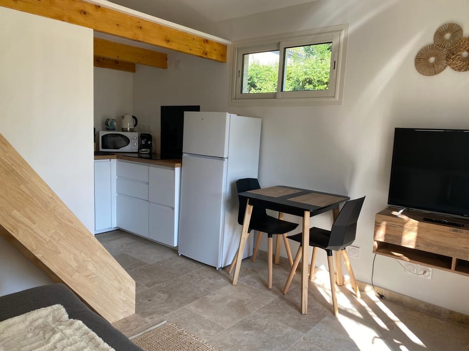 Communal lounge/ TV room, Kitchen or kitchenette, Dining area