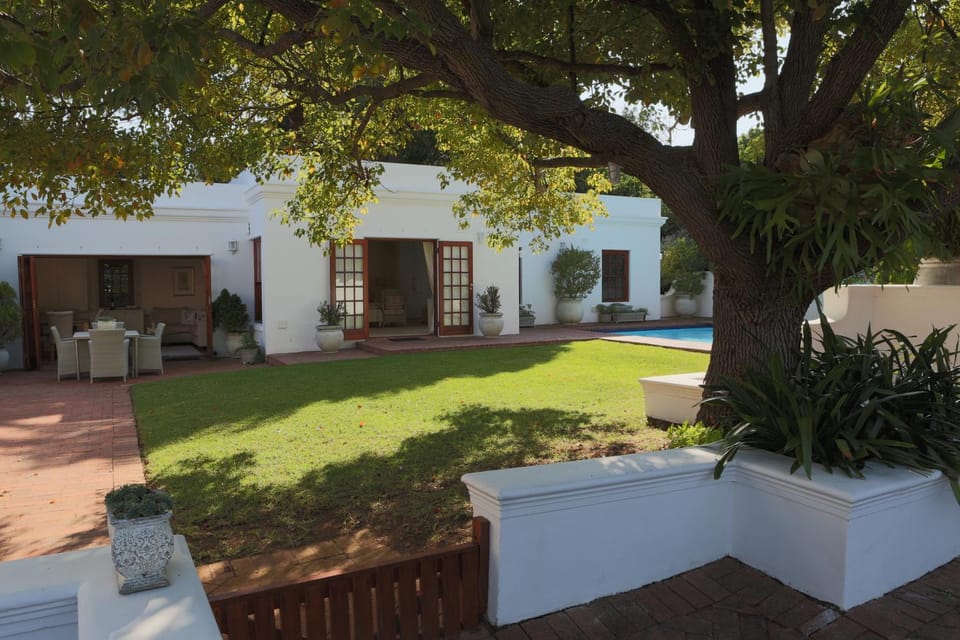 Property building, Facade/entrance, Garden