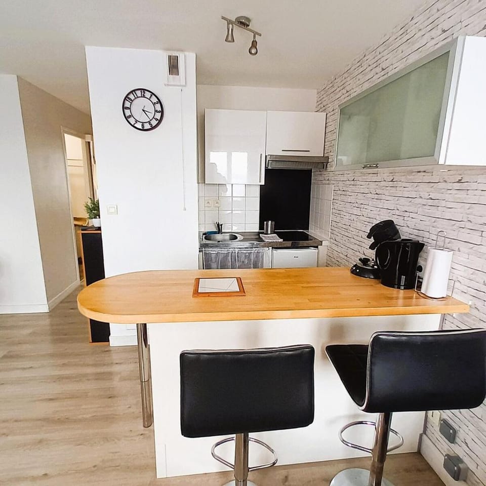 Chez Auguste - T2 spacieux - wifi - tv Apartment in Tours