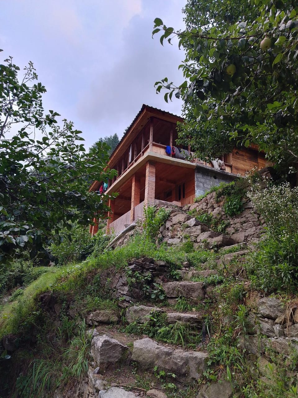 Yash wooden home stay tirthan valley Vacation rental in Himachal Pradesh