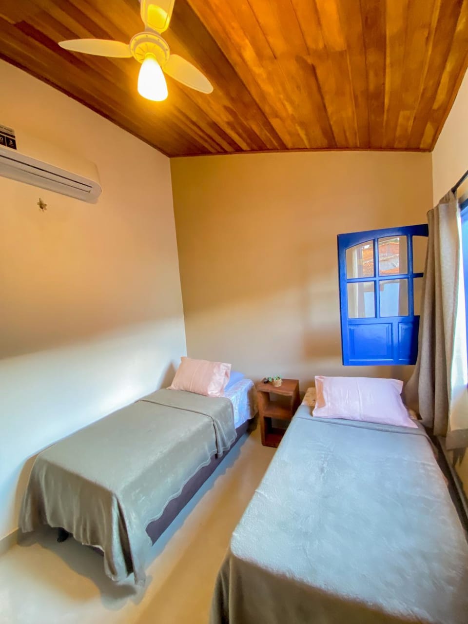 Photo of the whole room, Bedroom, air conditioner