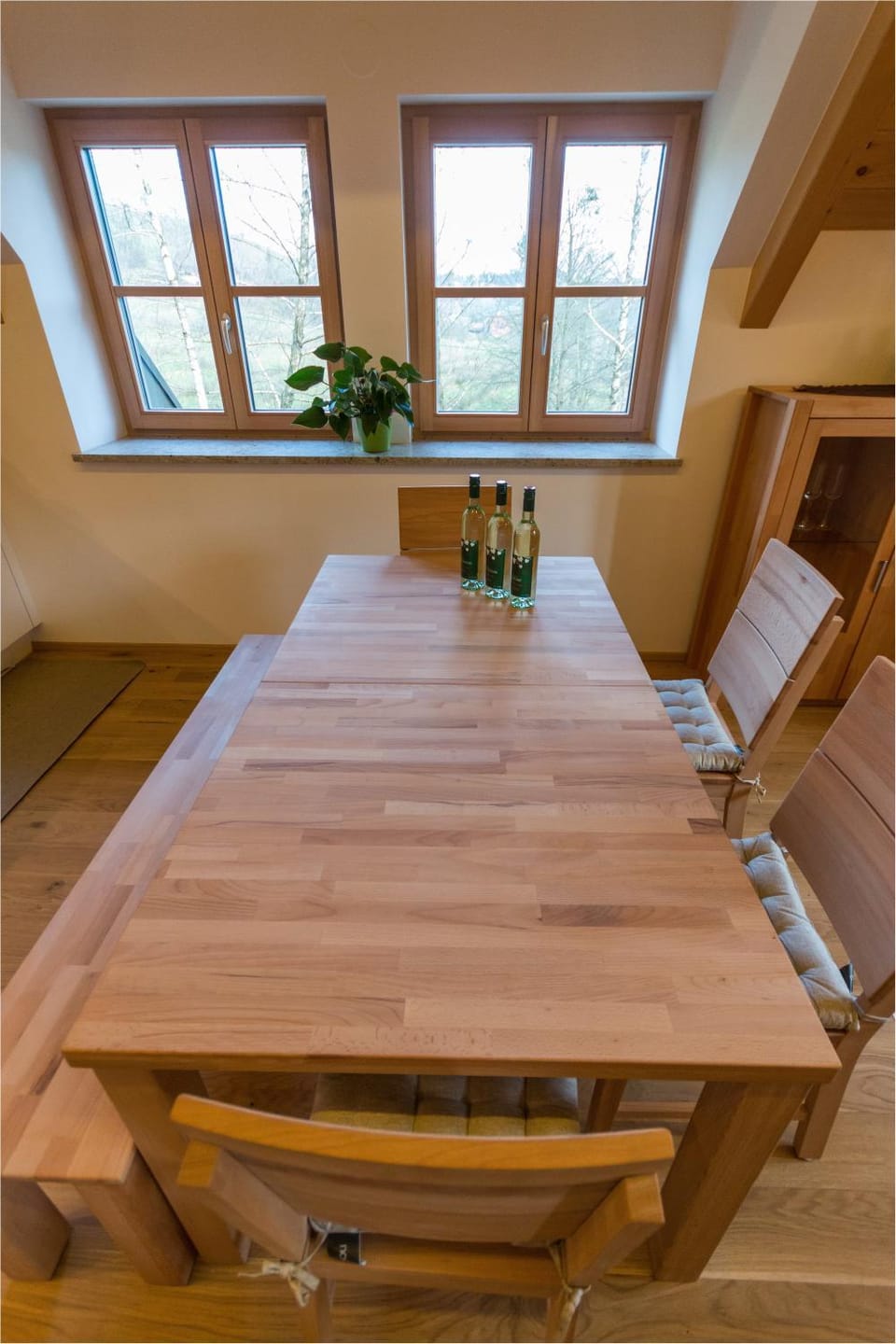Dining area, kitchen