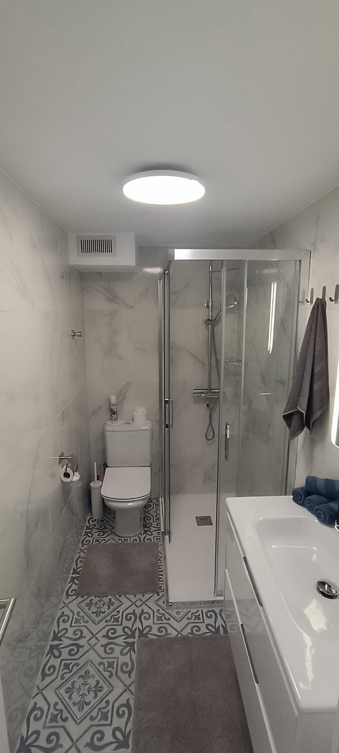 Shower, Toilet, Bathroom, towels