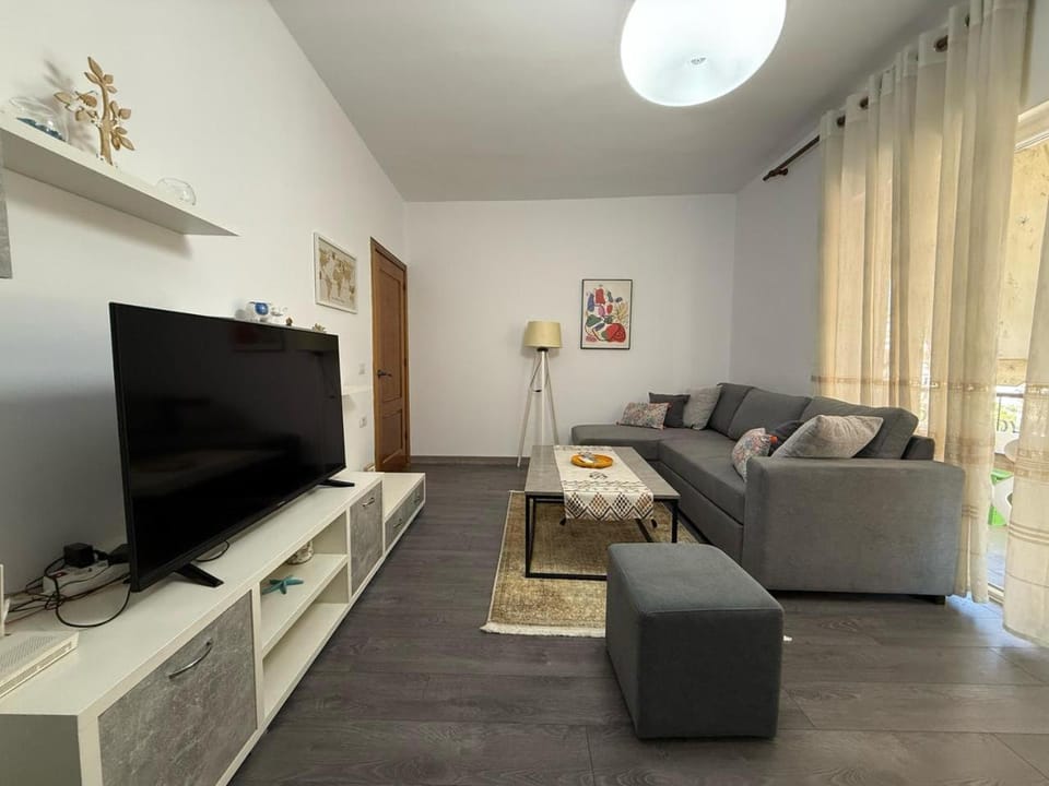 Communal lounge/ TV room, TV and multimedia, Living room