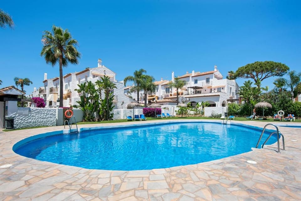 Pool view, Swimming pool, Swimming pool, sunbed