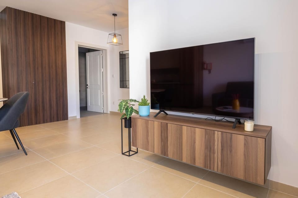 Cozy Living 2 BR Apartment Walk to Sea Apartment in Saint Paul's Bay